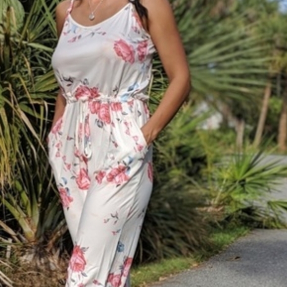 Ivory Floral Jumpsuit with Pockets, Size M, NWT - Picture 3 of 4